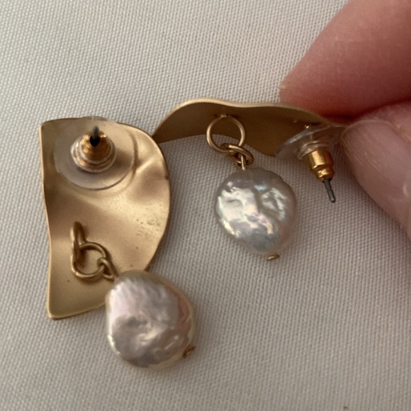 Brushed Goldtone Pearl Droplet Earrings - Picture 8 of 8
